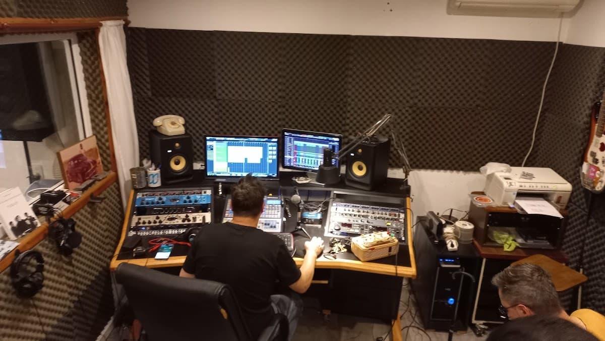 Las Hojas Audio Estudio