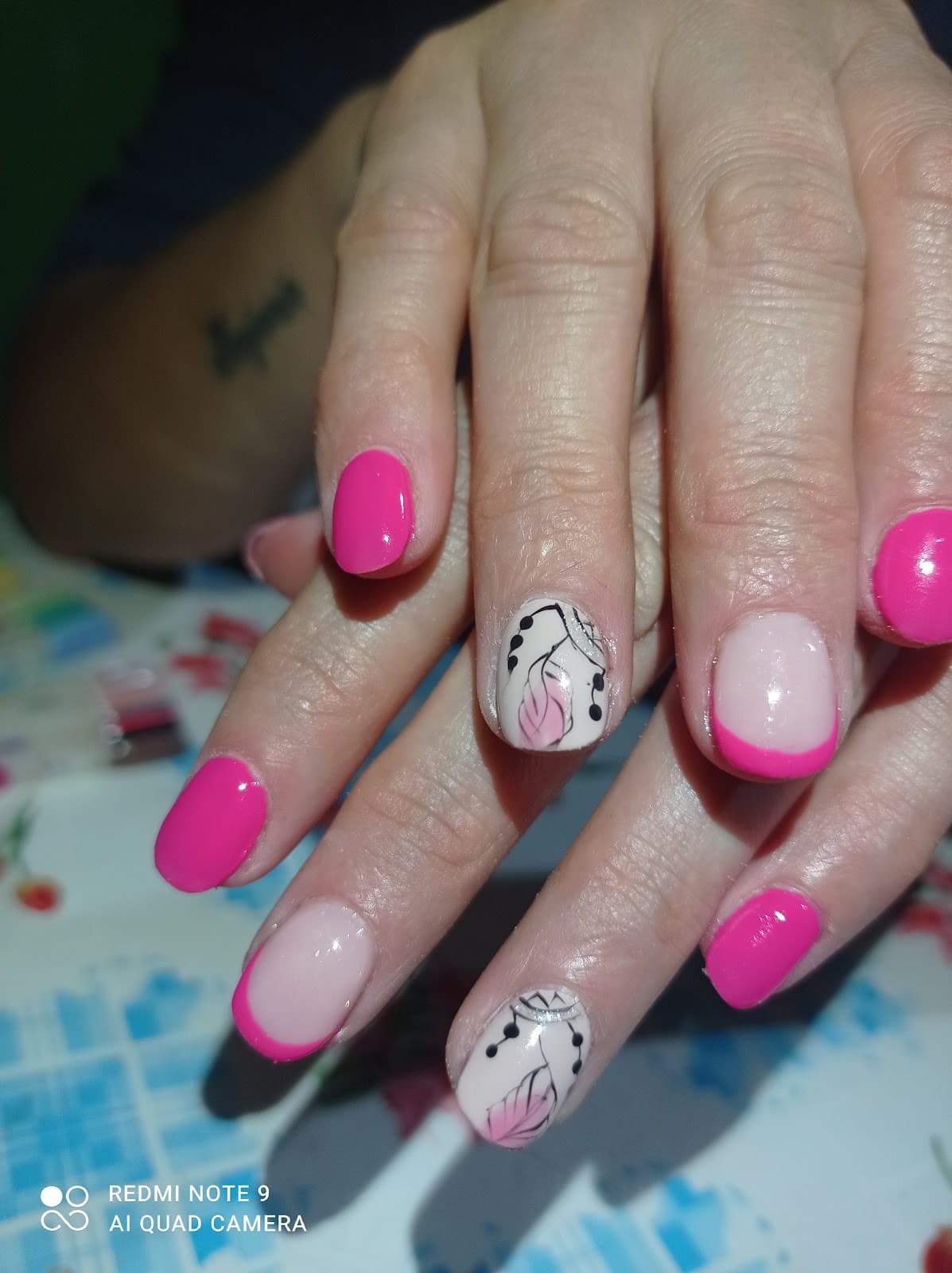 Manicura y Pedicura uñas semipermanente acrílicas