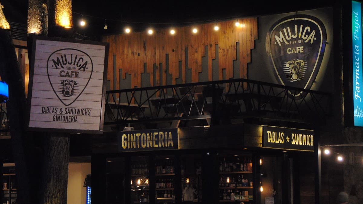 Mujica Pizza & Café